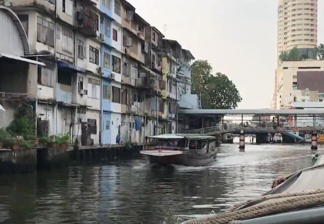 運河の水はきれいではありません