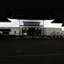 元離宮二条城、東大手門（入口）。