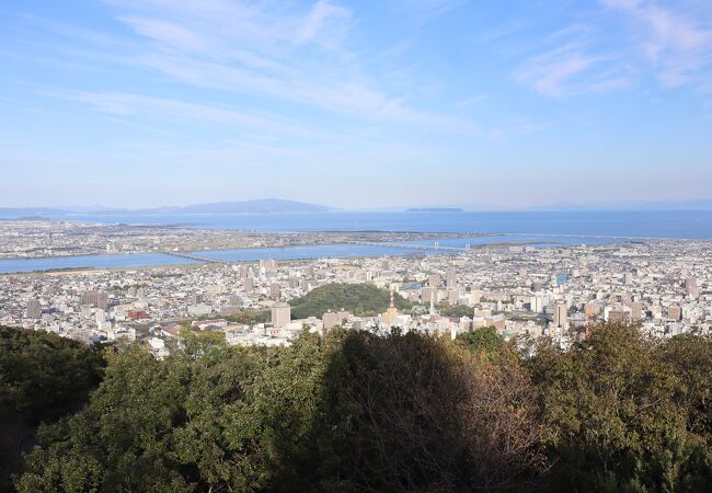 眉山からの景色の眺めは良いです