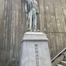 稲畑勝太郎君寿像