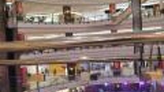ドーハ中心部の巨大なショッピングセンター