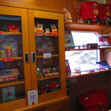 車内ではグッズも販売