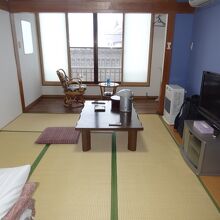 お部屋はシンプルな和室。