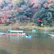 京都観光の名所嵐山を流れる川