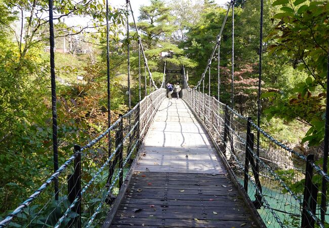 磐井川に架かる唯一のつり橋