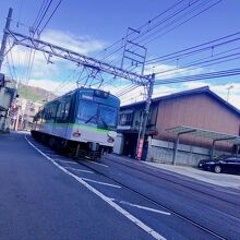 車道を普通に走っている