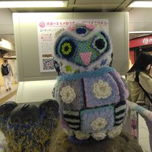 暖かそうな毛糸にくるまれてはいるが、賛否があろう。