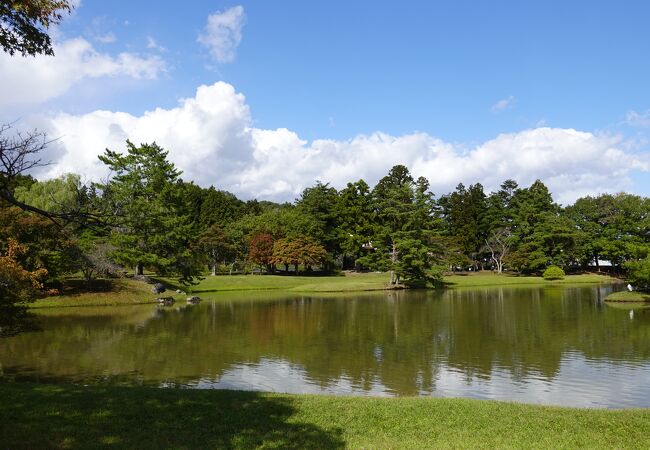 毛越寺に隣接