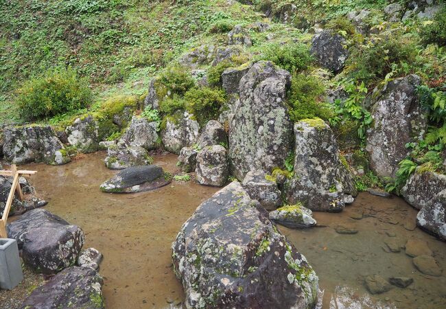 山水が残る遺跡跡