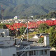 赤い色の鉄橋