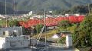 赤い色の鉄橋
