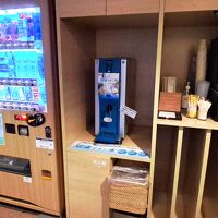 3階女性フロアの自販機、コーヒーマシン