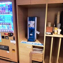 3階女性フロアの自販機、コーヒーマシン