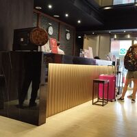 チェックイン、チェックアウトは端末で行います。