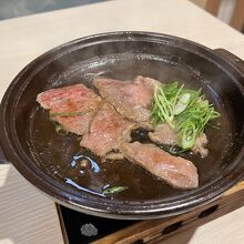 晩ご飯のお肉。赤ワインと食べると脳みそが溶けます。