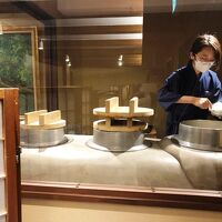 《さるさわ池よしだや》昔ながらのかまどで炊いた、おこげが香ば