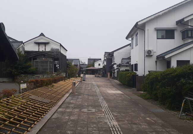 2023年10月８日の日曜日の場合、昼間であるにも関わらず人が少なく寂しさを感じました