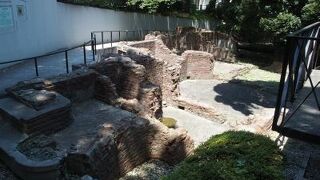 関東大震災で崩れた邸宅の跡