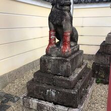 《御霊神社》山門付近…狛犬