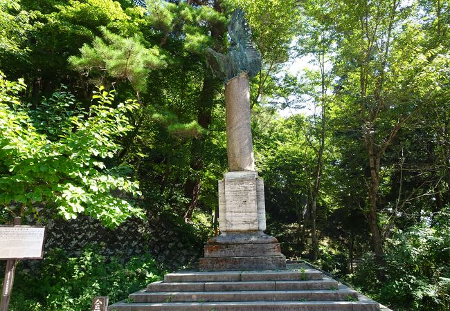 ローマ市寄贈の碑