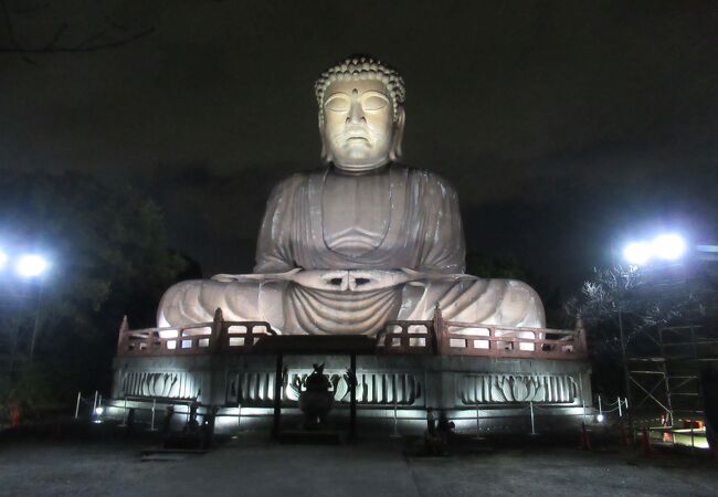 紅葉の時期はライトアップも