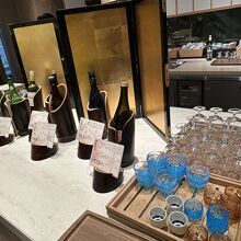 ラウンジでの日本酒飲み比べ