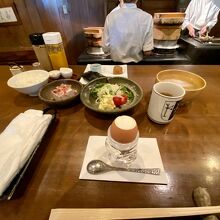 朝食　着席時のテーブルセッティング