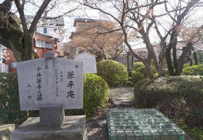 川のほとりの整備された一角