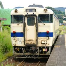 上り普通列車の到着
