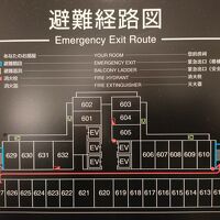 １フロアでこれだけ部屋あるのにエレベーターが４台しかない。