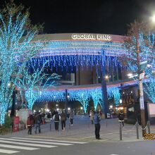 今年はｸﾞﾛｰﾊﾞﾙﾘﾝｸﾞに　光のつららが加わりました