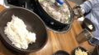 空港直結なので、最後にお土産を買う人で賑わっていました、モール中はショッピングだけではなくて、食事もできたので、いろんな店があってとても楽しかったです