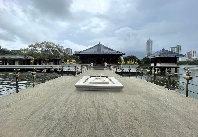 シーマ マラカヤ寺院