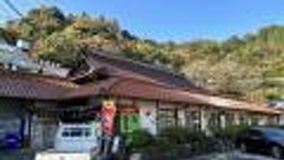 明治9年建築で、現存する木造建築の温泉施設では日本最古