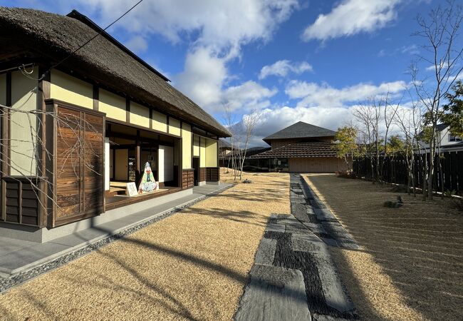 隈研吾氏により設計された建物はお洒落な雰囲気。内部撮影不可なので、詳しい様子は現地で。