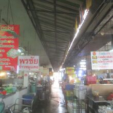 ウォンウェンヤイ市場