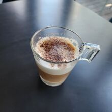 カフェにて、カプチーノ