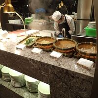 麺をゆでてくれます