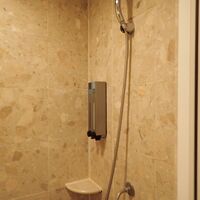 バスタブなくシャワーのみ