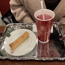 ケーキはこれといった特徴はないが、紅茶の種類は多い