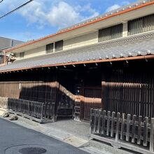芥川宿に残る古民家です