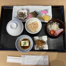 朝食がセットしてあるのでゆっくりといただけます。