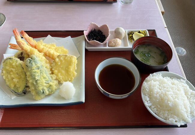 海沿いのレストラン。海の幸がおいしい。