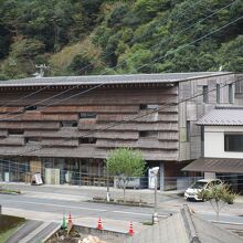 雲の上のホテル別館・マルシェユスハラ