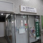 近鉄大阪線とJR桜井線の乗り換え通路の途中