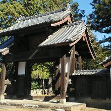 江戸時代の建築の大泉寺の総門