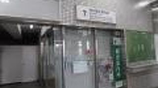 近鉄大阪線とJR桜井線の乗り換え通路の途中