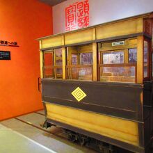 「帝釈人車鉄道」の客車。人が押していた！