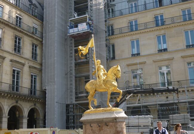 黄金の騎馬像