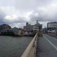 ホテルの目印は時計台です。